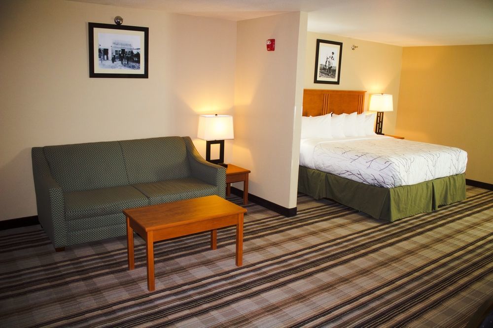Hotel & Convention Center